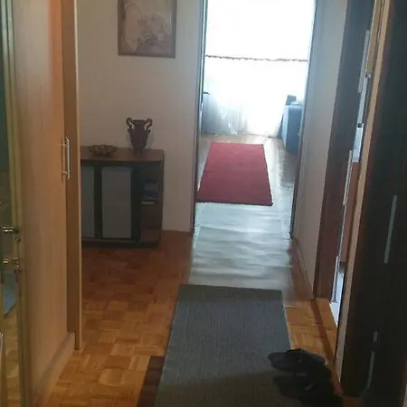 Ela Apartment *